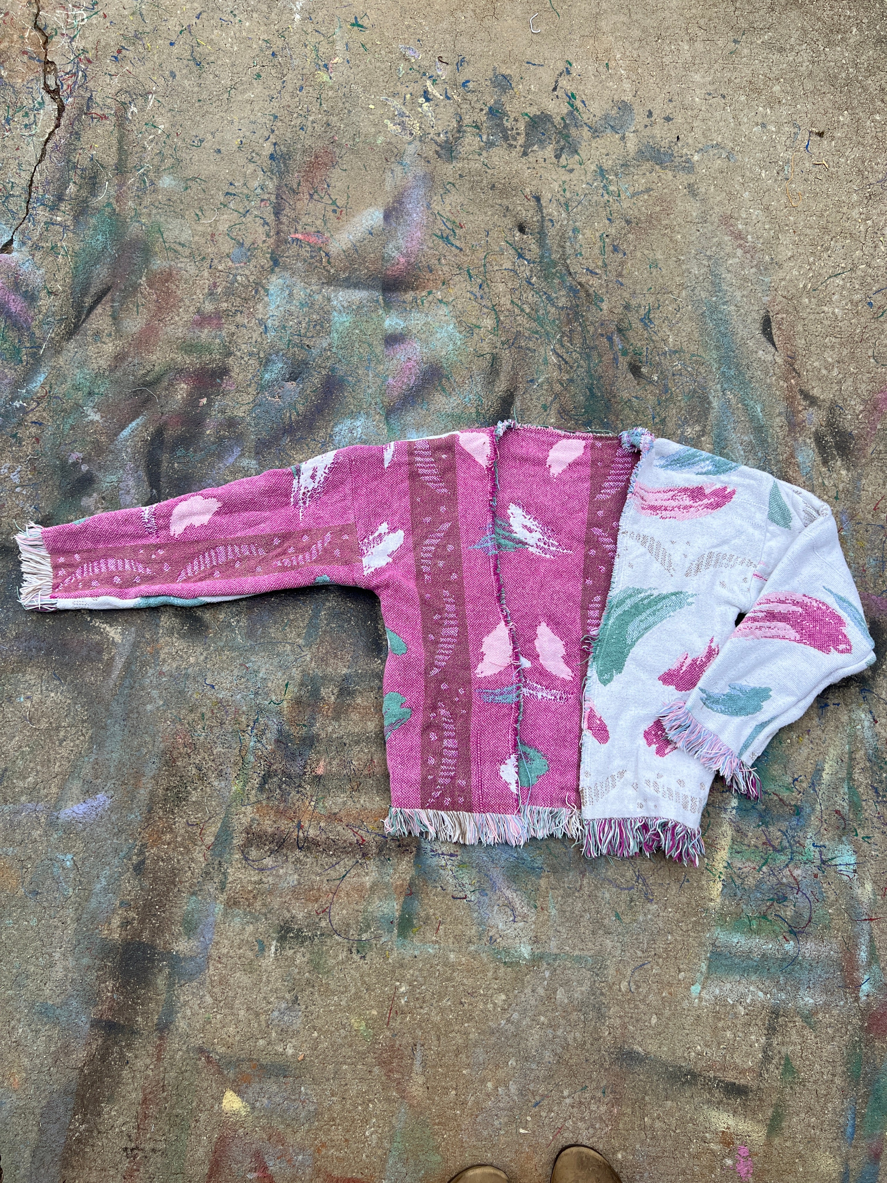 (L/S) Pink/White Scratchwork Tapestry Cardigan (L)