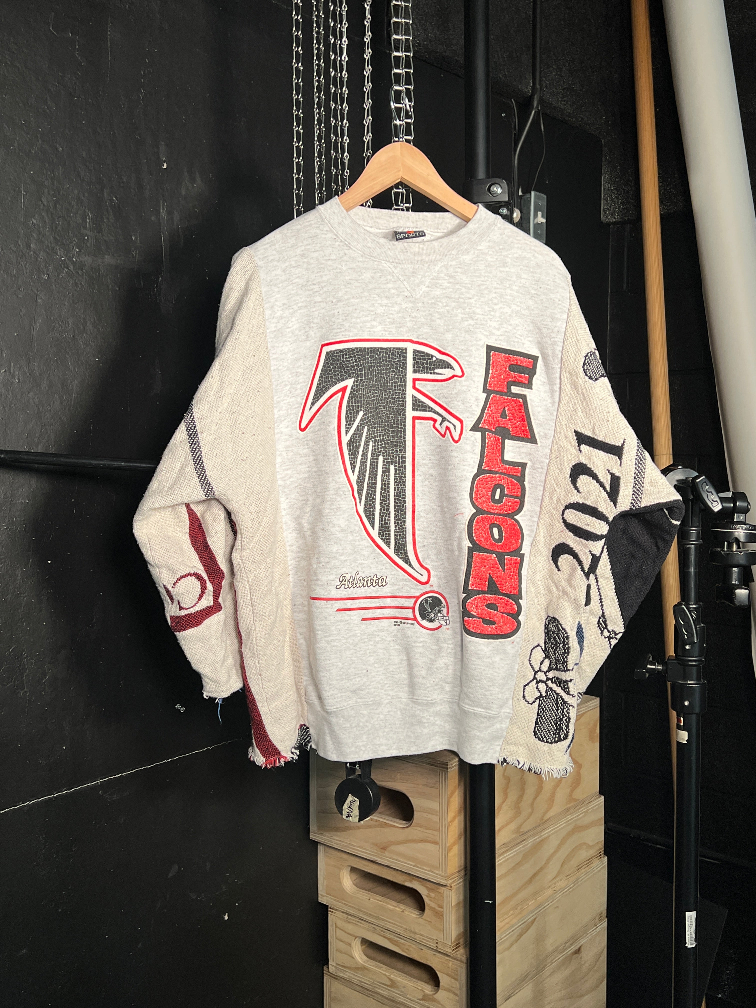 Atlanta Falcons "Dirty Birds" Split Sleeve Crewneck (L)